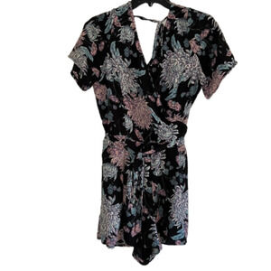 Hot Kiss Womens Romper Size Large Floral Surplice Lined Zip No Belt Short Sleeve